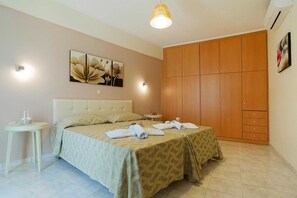 12 camere, con arredamento individuale