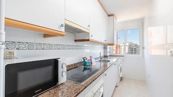 雪櫃、微波爐、焗爐、爐具