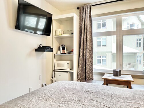 Canmore Windtower Hotel Room 