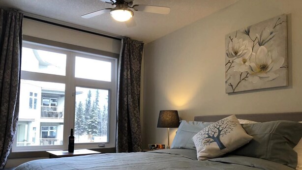 1 bedroom, WiFi (free), bed sheets - Canmore Windtower Hotel Room  (Canmore)