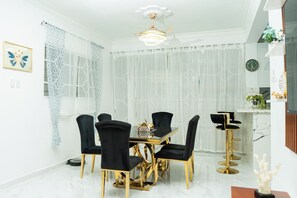 2 bedrooms, iron/ironing board, free WiFi