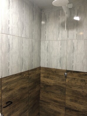 Doppia Comfort | Bagno | Asciugamani, sapone, shampoo, carta igienica