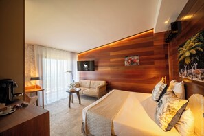 Minibar, värdeförvaringsskåp på rummet och individuell inredning