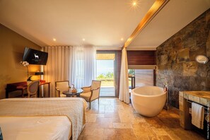 Habitación doble Premium | Minibar, caja de seguridad en la habitación y decoración personalizada 