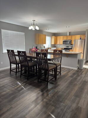 Dining - The Eburg Haven (Ellensburg)