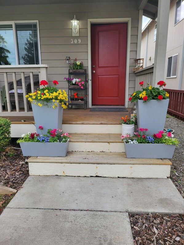 Exterior detail - The Eburg Haven (Ellensburg)