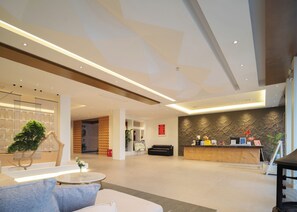 Fachada de la propiedad por la tarde o noche