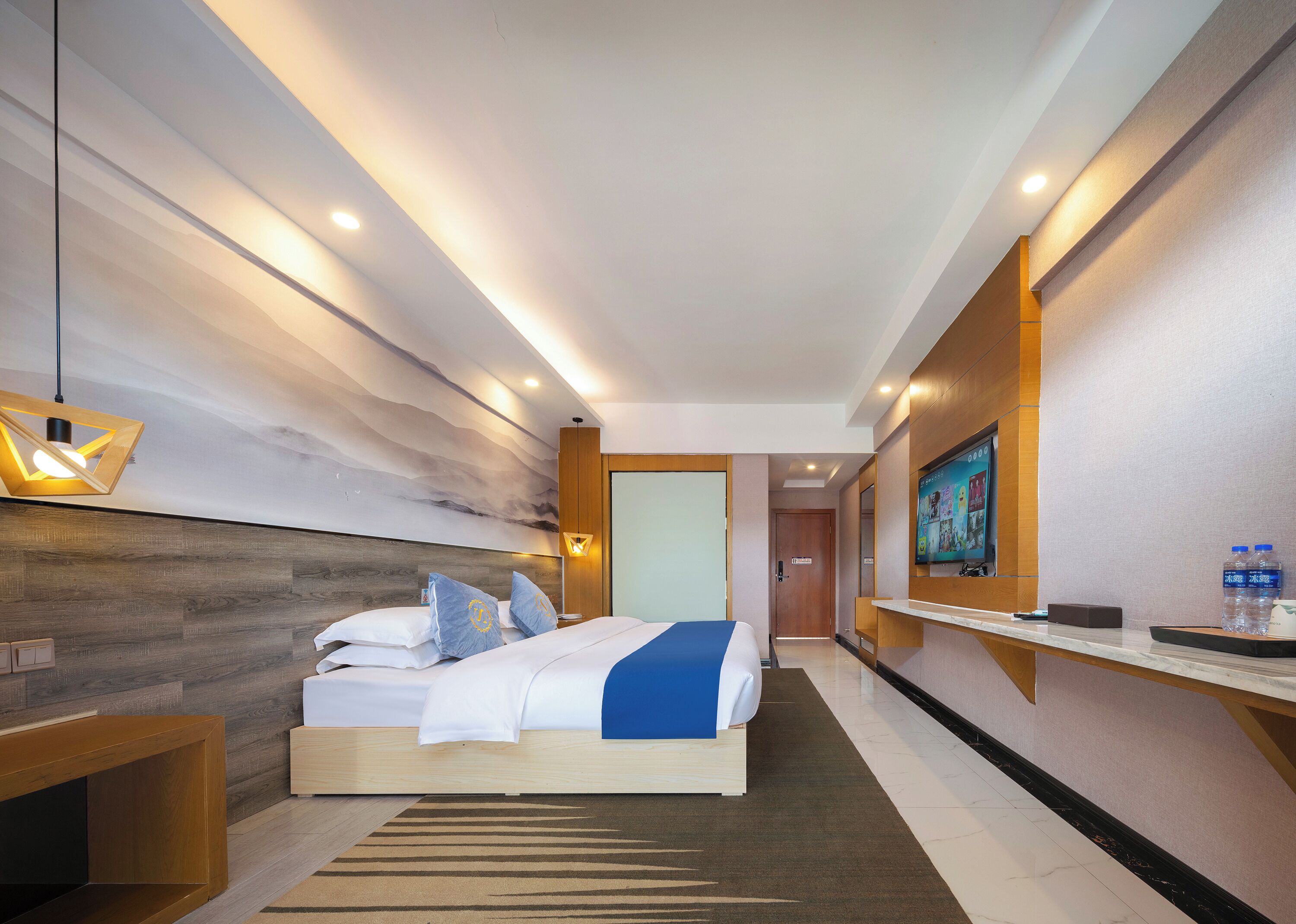 Superior Double Room, 1 King Bed, Non Smoking | Desk, laptop workspace, blackout drapes, soundproofing