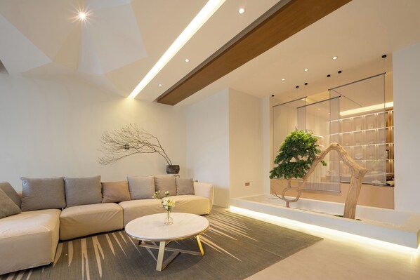 Front of property – evening/night - CLOUD Pillow Creek Private Homestay (Zhangjiajie)