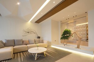 Fassade der Unterkunft – Abend/Nacht