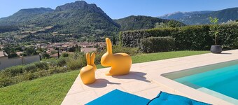 In a postcard setting! Villa 10 people Drome Provençale