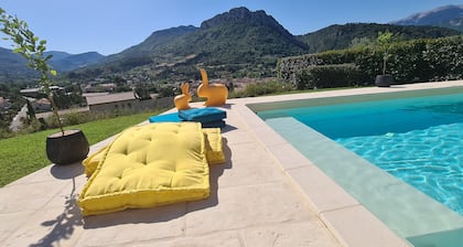 In a postcard setting! Villa 10 people Drome Provençale