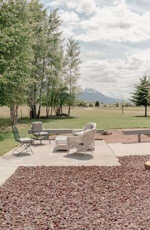 Property grounds - Mountain View 3BR • 10 mins to Chico (Livingston)