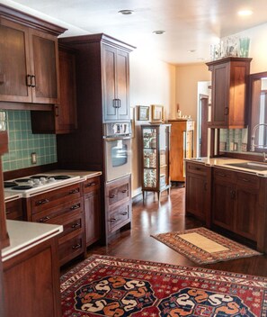 Micro-ondes, four, plaque de cuisson, lave-vaisselle