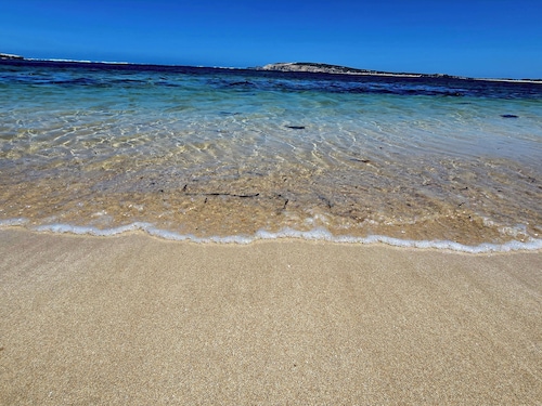 Kamaira Beach View Shack. Family and Pet friendly located on the Esplanade.