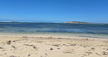 Kamaira Beach View Shack. Family and Pet friendly located on the Esplanade.