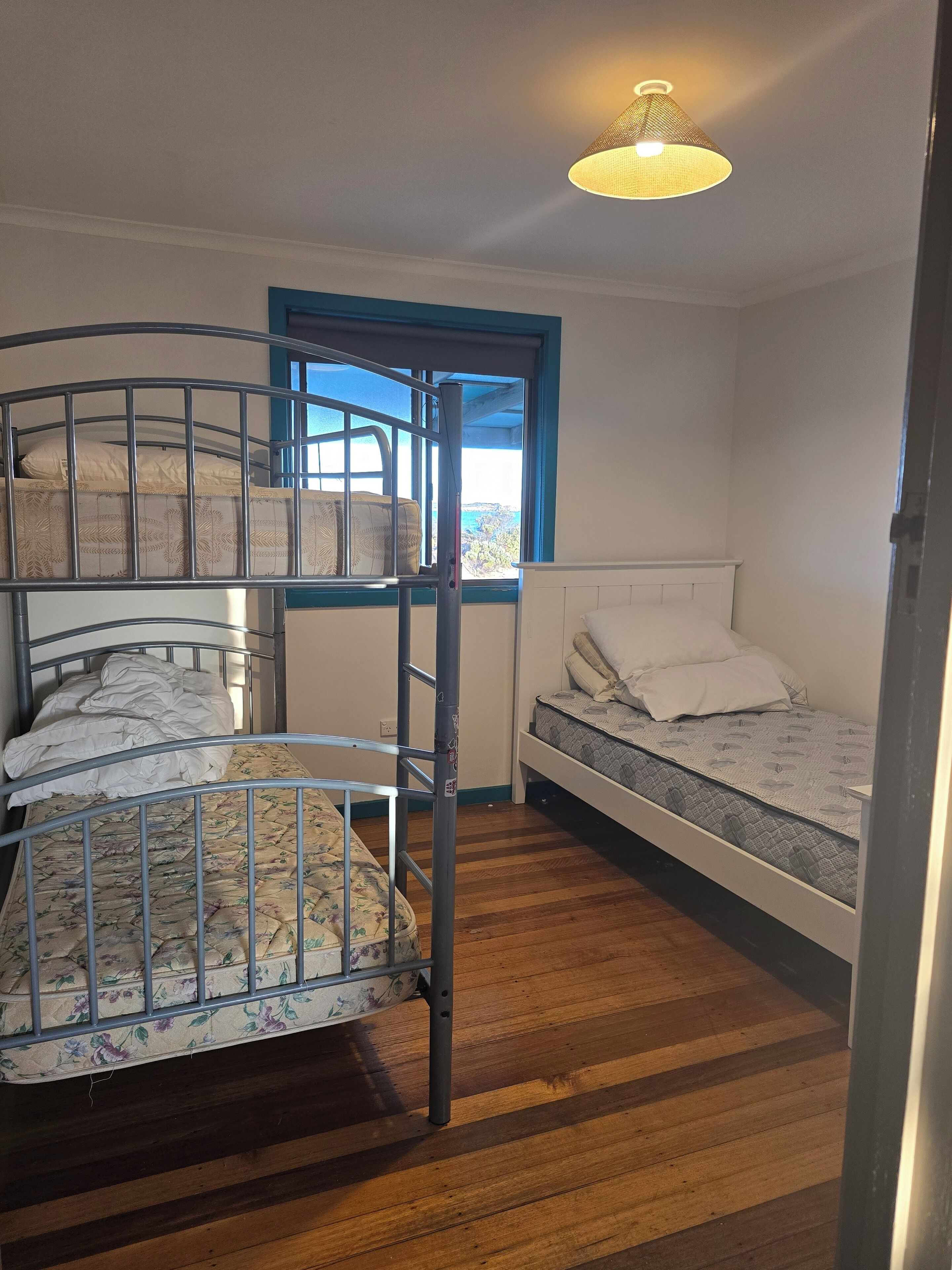 3 bedrooms, iron/ironing board, bed sheets