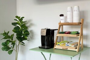 Desk, free WiFi, bed sheets - Shade House Bangkok Oldtown (Bangkok)