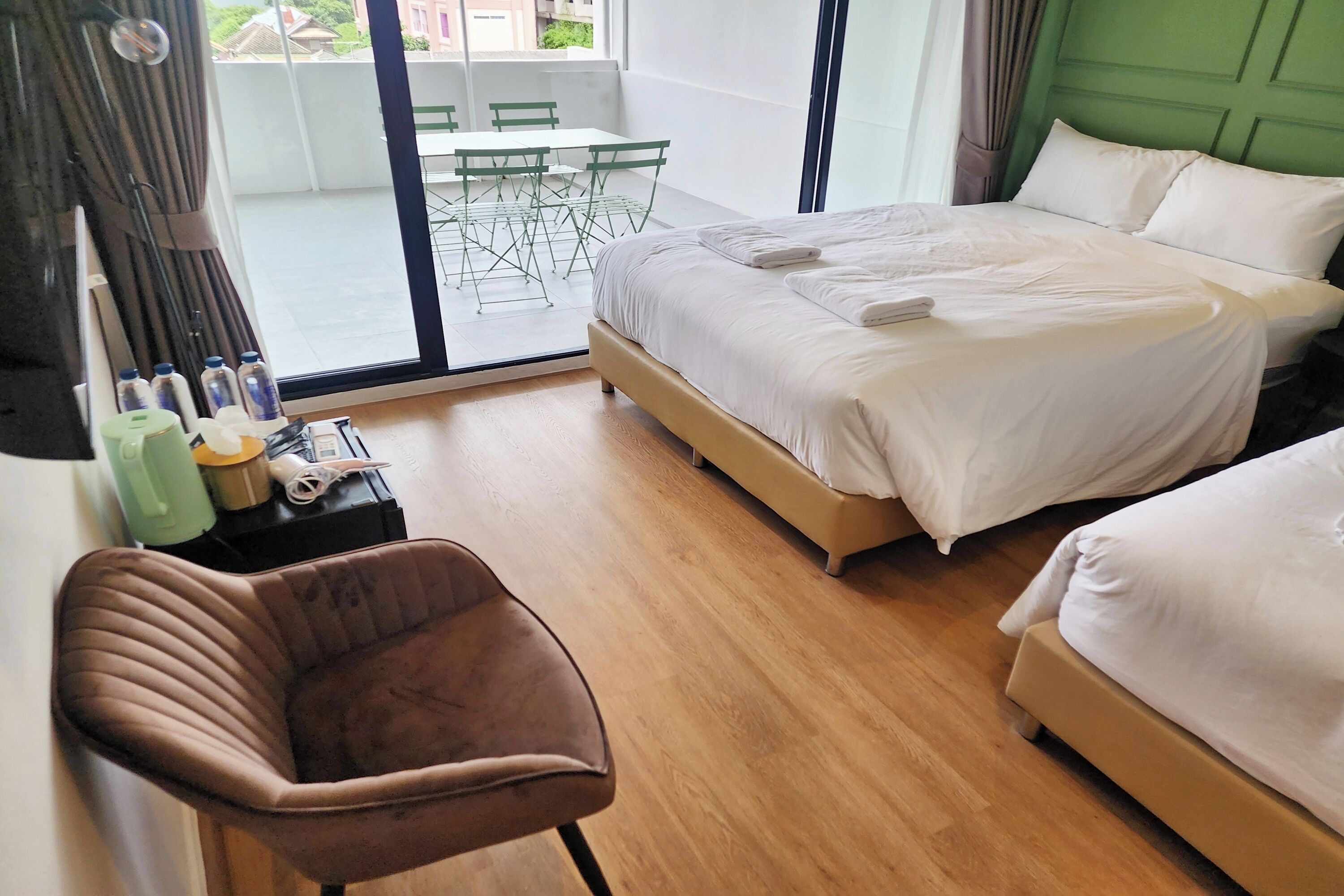 家庭房 (Balcony) | 办公桌、免费 WiFi、床单