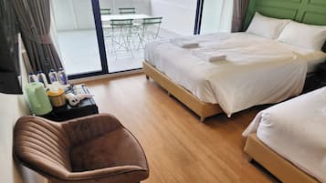 Family Room with Balcony | Desk, free WiFi, bed sheets