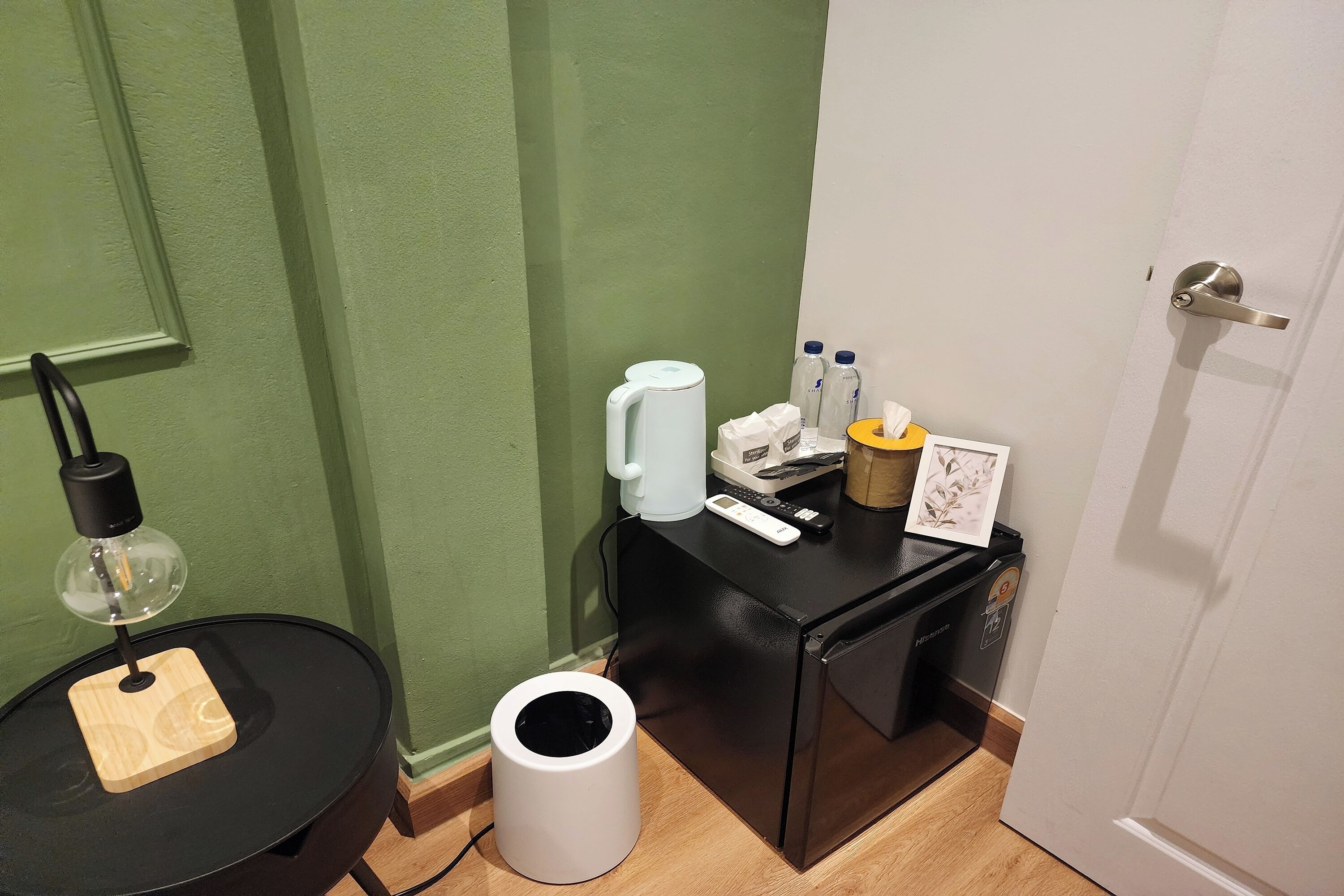 Escritorio, wifi gratis y ropa de cama 