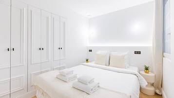 1 slaapkamer, een strijkplank/strijkijzer, wifi, beddengoed