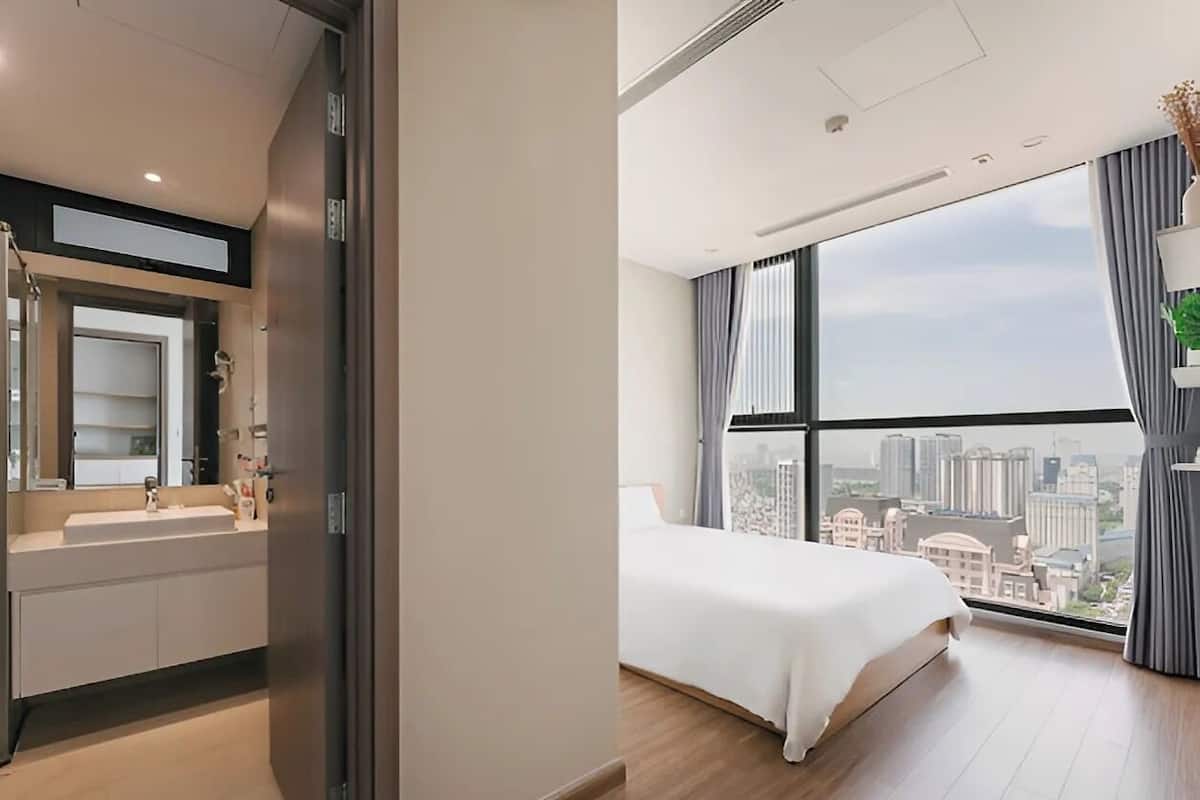 3 bedrooms, individually furnished, blackout curtains, soundproofing