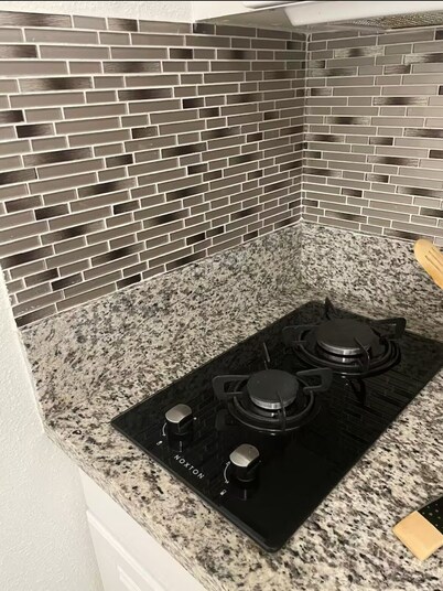 Cozy 1-bedroom w/ WiFi, TV, Netflix, small kitchen, AC in exciting Las Vegas