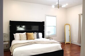 4 bedrooms, iron/ironing board, free WiFi, bed sheets