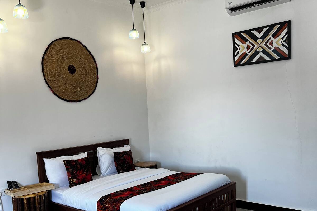 Ropa de cama de alta calidad y escritorio