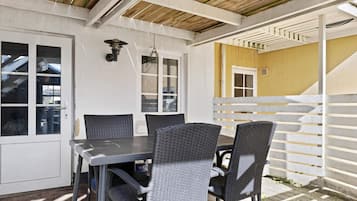 House | Outdoor dining