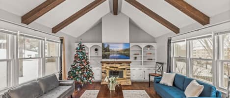 Smart TV y chimenea