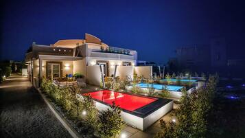 Luxury-Suite, Terrasse, Poolblick | Terrasse/Patio