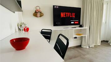 Deluxe Studio | Egyptian cotton sheets, premium bedding, memory-foam beds