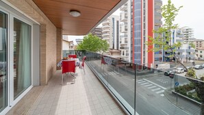 Outdoor dining - Spacious apartment with terrace in Lignano (Lignano Sabbiadoro)