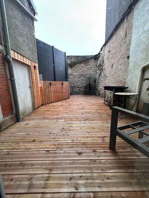 Terrace/patio - Au petit Langres: Downtown accommodation (Langres)