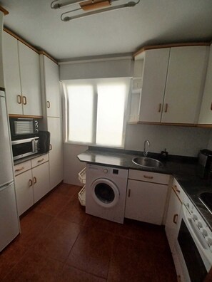 Fridge, microwave, oven, stovetop - IN FRONT OF THE SEA, DOÑA CARMEN BEACH, BEST VIEWS OF SUANCES... (Suances)