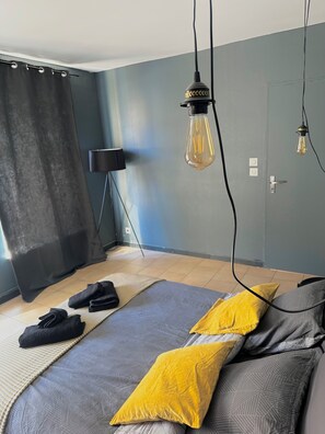 2 chambres, fer et planche à repasser, Wi-Fi, draps fournis