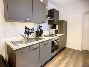 Mikrowelle, Ofen, Herdplatte, Geschirrspüler