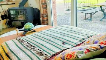 3 bedrooms, desk, iron/ironing board, travel crib