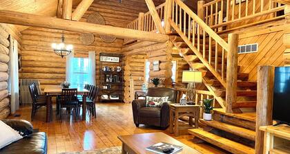 Hidden Log Cabin | Hot Tub | Ping Pong | Family |