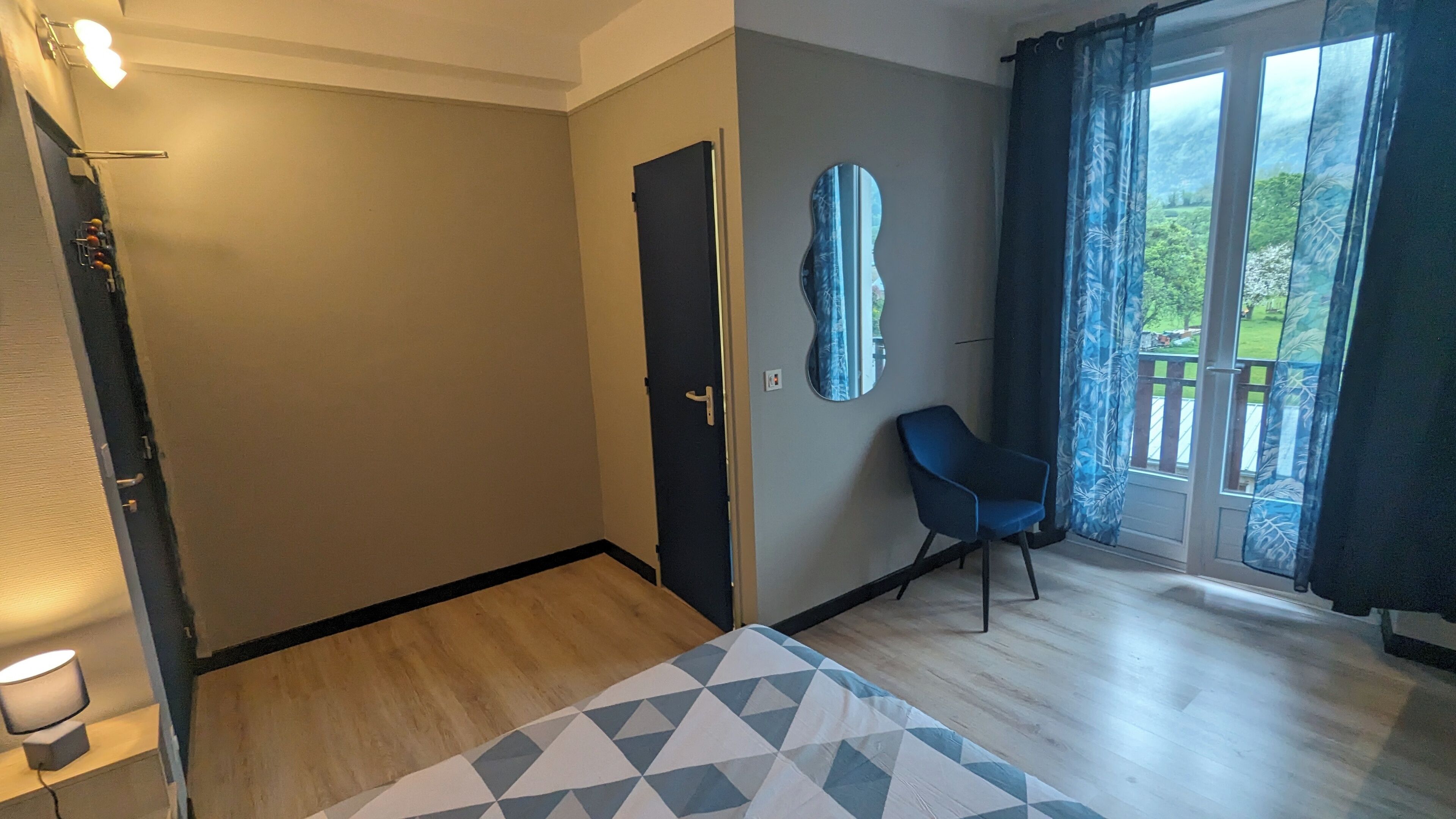 1 chambre, bureau, Wi-Fi gratuit, draps fournis