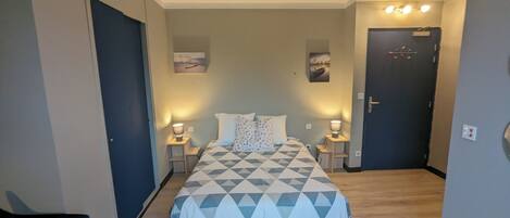 1 chambre, bureau, Wi-Fi gratuit, draps fournis