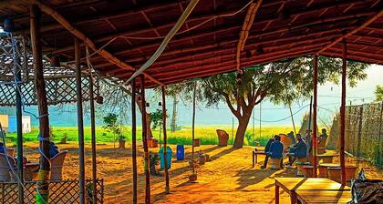 KrishRaj Farms: CountryFamilyEscape @Leopard Trail Aravali near city & airport!