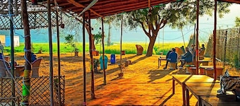 KrishRaj Farms: CountryFamilyEscape @Leopard Trail Aravali near city & airport!