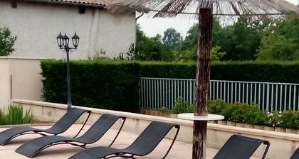 House at the foot of the Beaujolais with swimming pool ideal for families