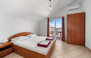 1 bedroom, iron/ironing board, travel cot, free WiFi - Gorgeous apartment in Grebastica (Grebastica)