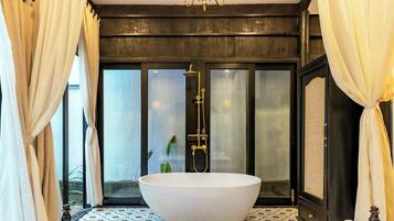 Hårtørrer, bidet, håndklæder, Sæbe