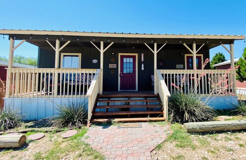 Cozy cabin in Garden City, TX with WiFi, AC/Heat, Full Kitchen and Laundry Cntr