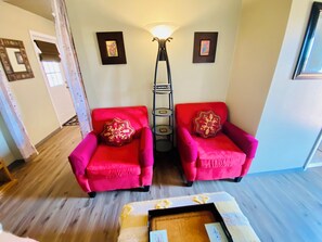 Smart TV - Cozy cabin in Garden City, TX with WiFi, AC/Heat, Full Kitchen and Laundry Cntr (Garden City)